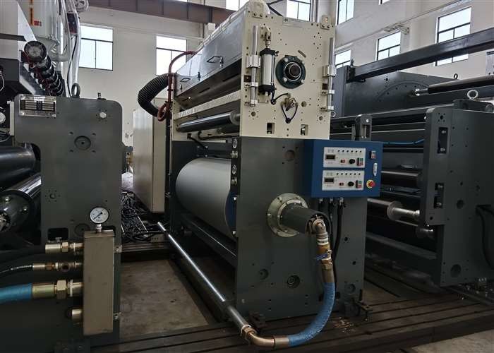 Công suất 200 - 400 kg / giờ Máy sơn lớp phủ ép Max. Tốc độ sơn 200 M/min