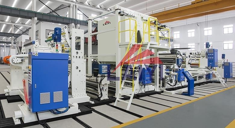 Bộ phim tải cao Máy làm mỏng tự động chống rung động 380V cho vải không dệt màu trắng và xanh