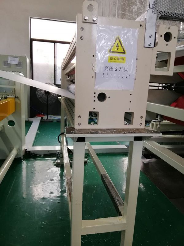 Máy thổi vải tốc độ nhanh, máy dệt không dệt Độ ồn thấp màu trắng và xanh với lỗ spinner 2400