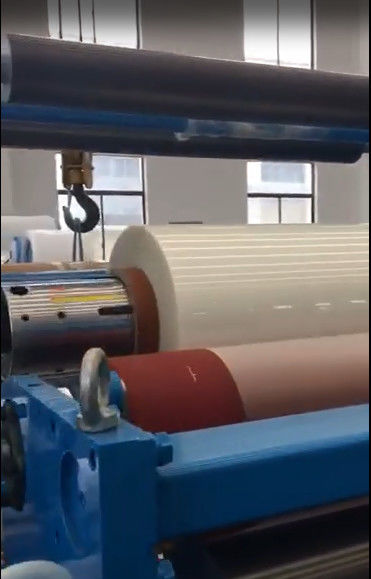Laminating Film Extrusion Laminating Machine For Protective Laminating Film In White And Blue Máy làm mỏng phim bảo vệ màu trắng và xanh dương