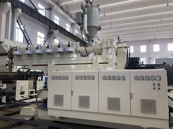 200- 400 Kg/h Công suất sản xuất Máy làm mỏng giấy ép cốc với lớp phủ